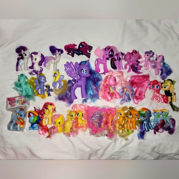 : Huge mixed lot of 31 preowned my little Ponies Pony toy...